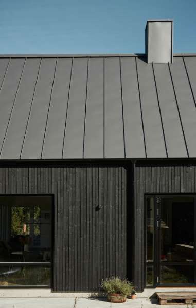 Dürfen wir vorstellen? Das neue Haus mit dem populären Stahldach!, Brådalvej 25, 9210 Aalborg SØ, Dänemark